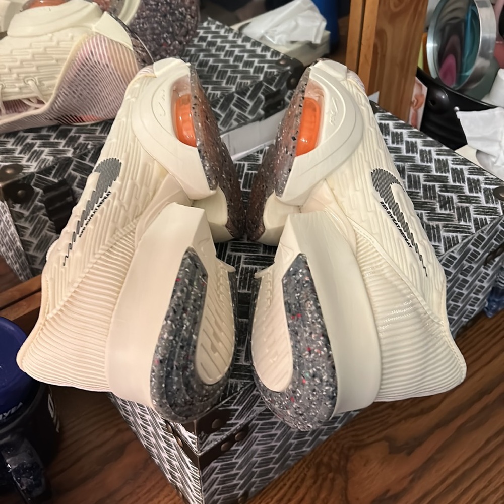 NWOB Nike Sneakers Ladies Size 9 - Picture 5 of 10